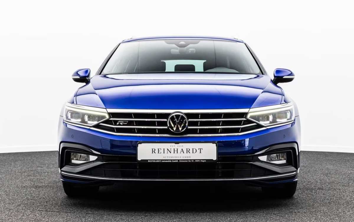 Volkswagen Passat SW VIII 2.0 TDI EVO 200ch R-Line 4Motion DSG7 Bleu Lapiz Attelage
