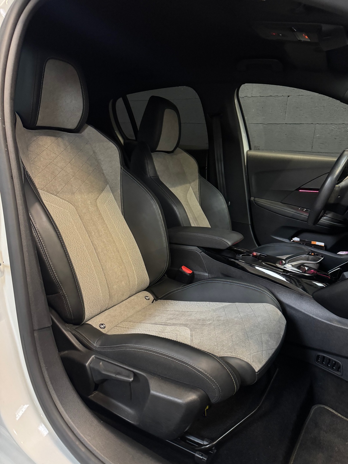 Peugeot 208 e-208 136ch GT