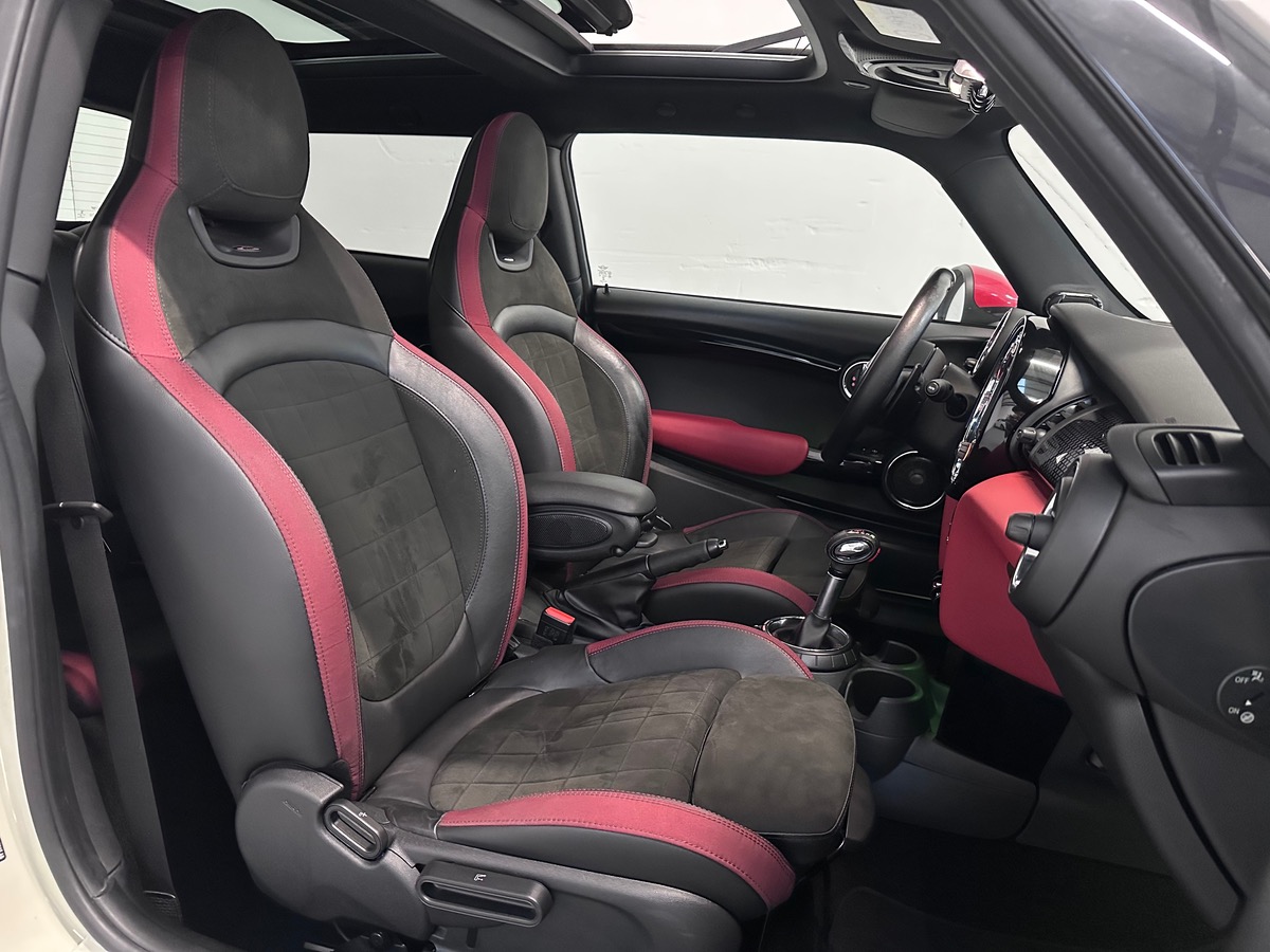 Mini Cooper III (F56) 2.0 231cv JCW BVA6 Harman Kardon / Toit Ouvrant / Echappement Sport