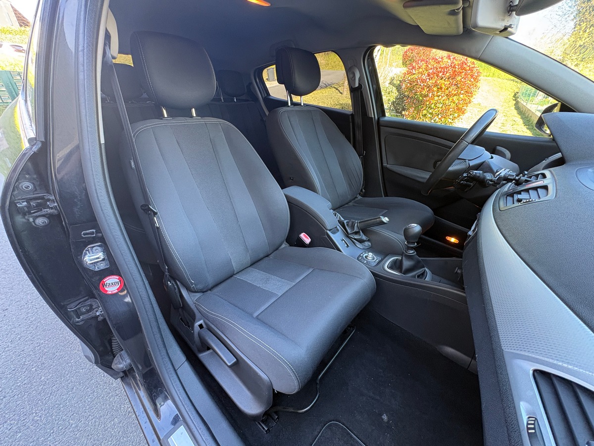 RENAULT Megane III - 1.9DCI 130CH - CARMINAT TOMTOM