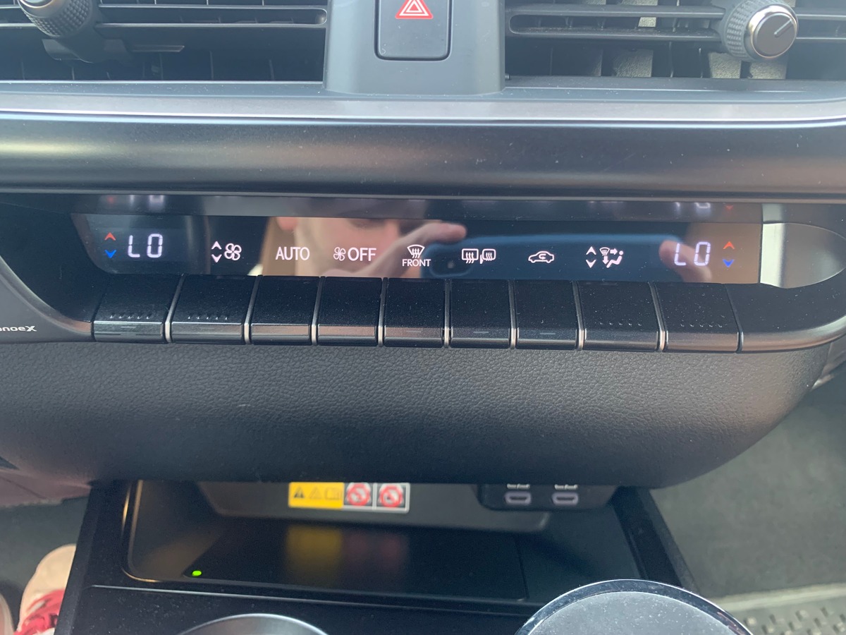 Lexus UX 250 | 185 ch | Luxe Techno | Contrôle angles morts | Caméra recul | Hayon électrique