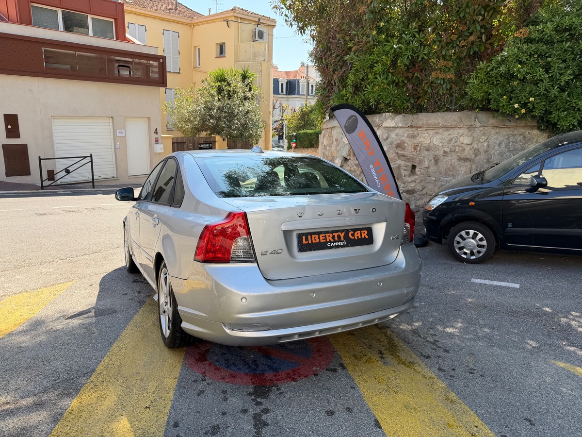 Volvo S40 D2 1.6 D115 CV / R Design / 1 er Main / Intérieur Cuir / KM Réel
