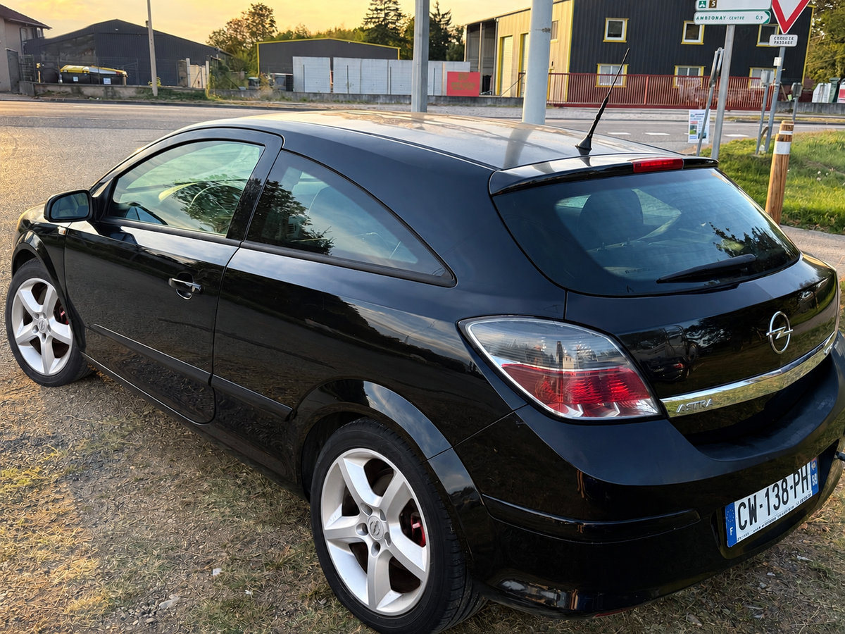 Opel Astra GTC 1.7 CDTI 100 CH / SPORT / DISTRIBUTION NEUF SUR FACTURE