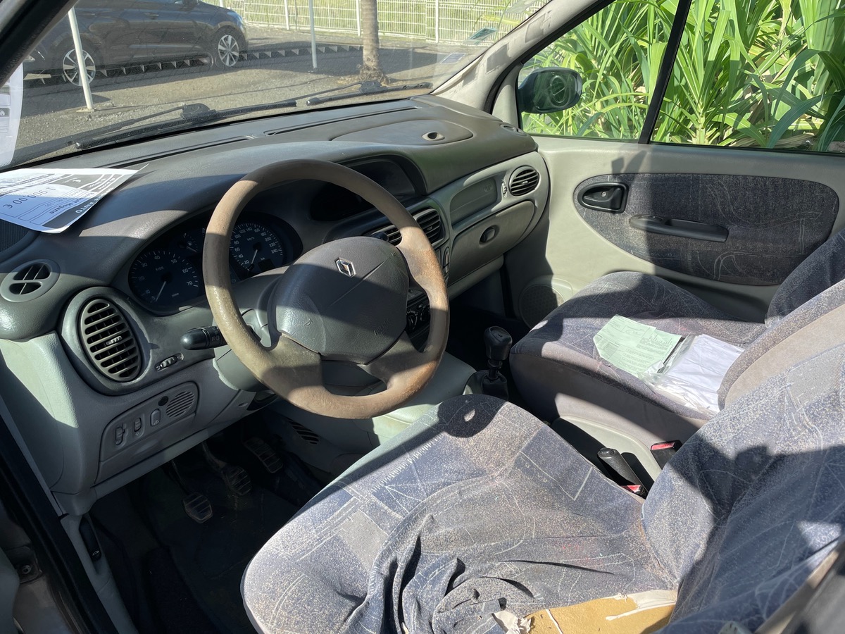RENAULT Megane scénic 1.9 dci - 105