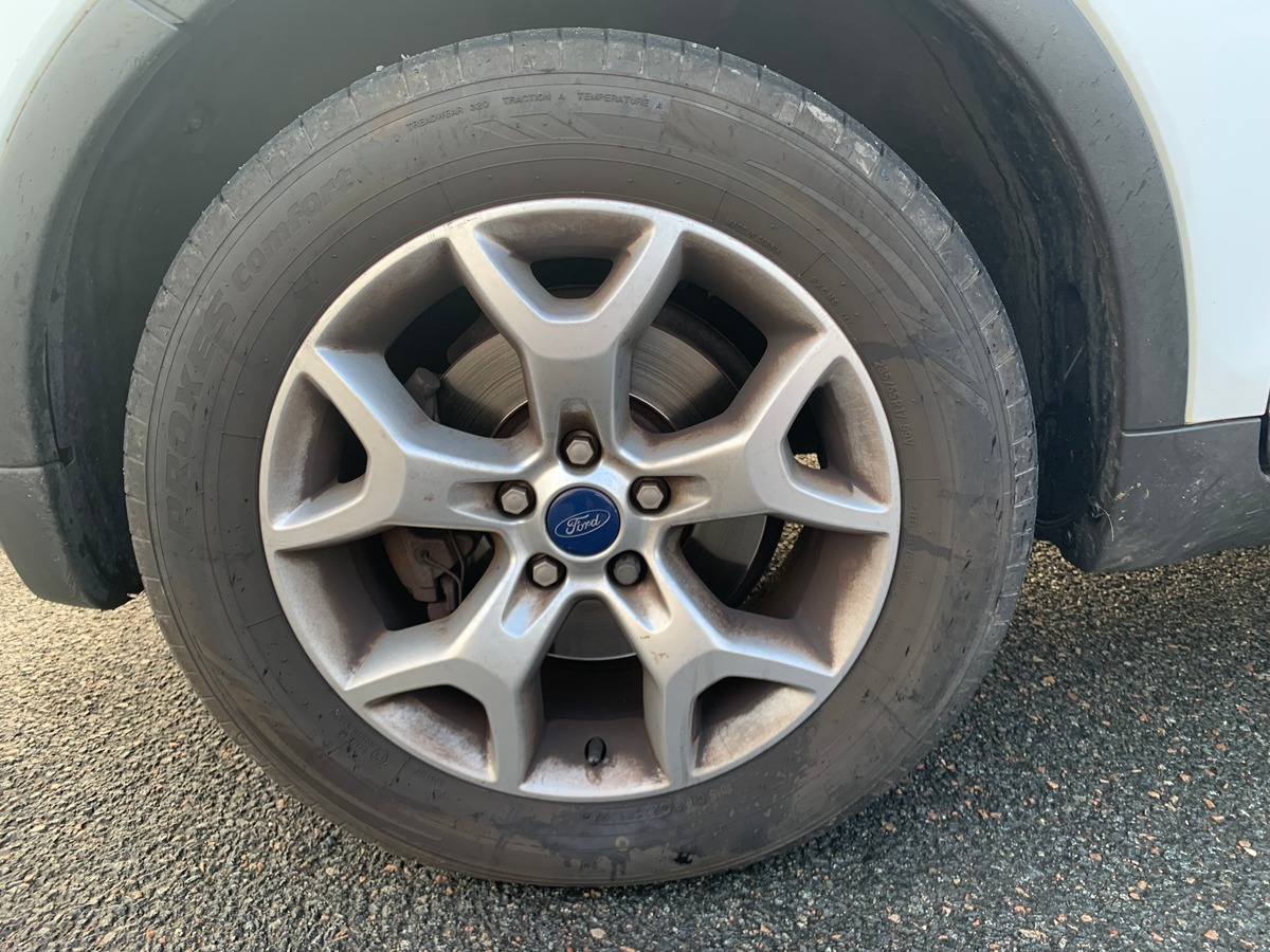 Ford Kuga 140 | TREND | Radar de stationnement avant arriére | Attelage | Climaisation | Jantes 17''