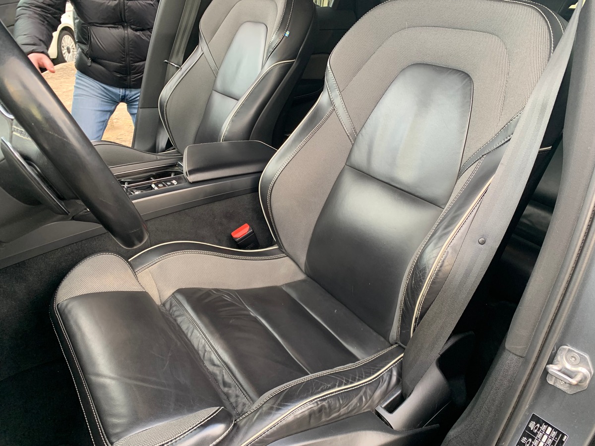 Volvo XC60 197 ch | R-design | Châssis Sport | Jantes Alu 21'' | Sièges Sport | Coffre électrique