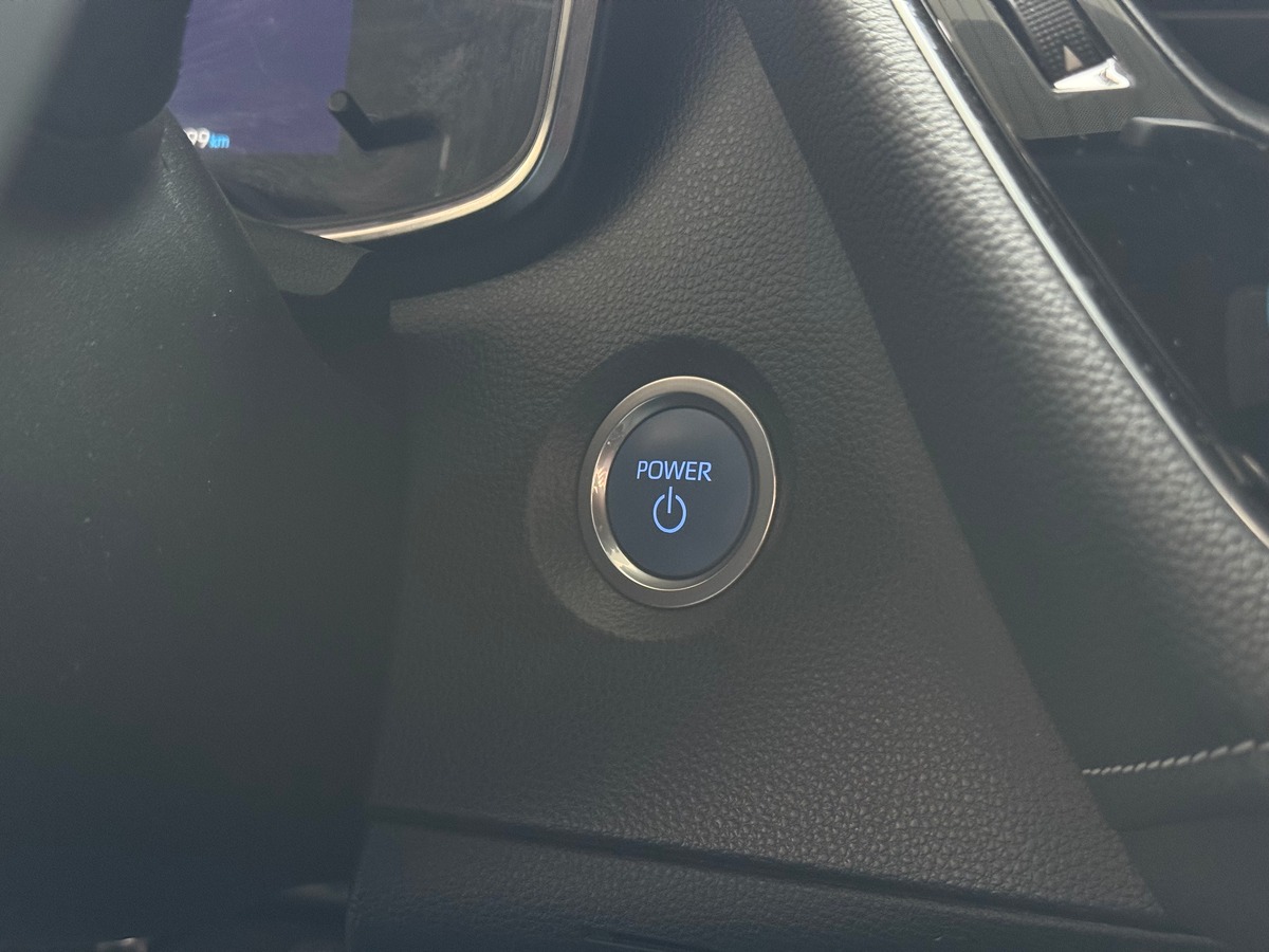 Toyota Corolla Dynamic business 1.8 VVT-i 122 HSD