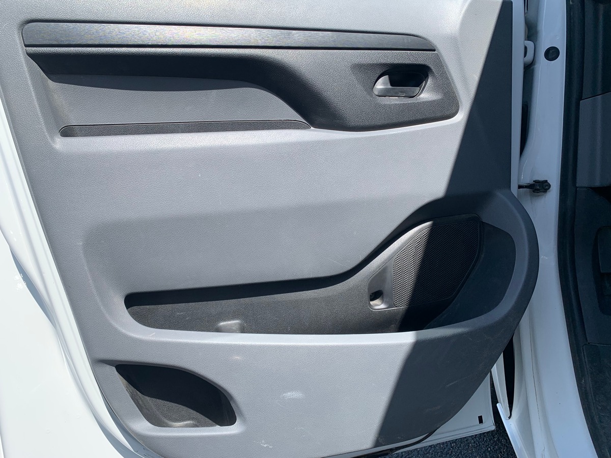 Toyota ProAce 120 chevaux | 3 Places | Medium | Apple car play | GPS | Régulateur de vitesse | Radar