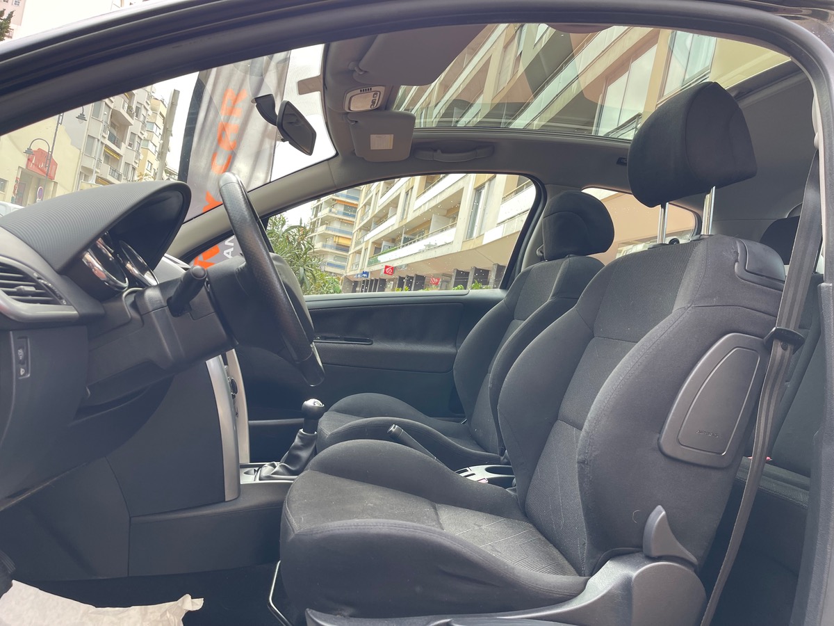 Peugeot 207 1.6 HDI 90 CV / Toit Panoramique / KM réel/ Courroie Neuve/ Clim