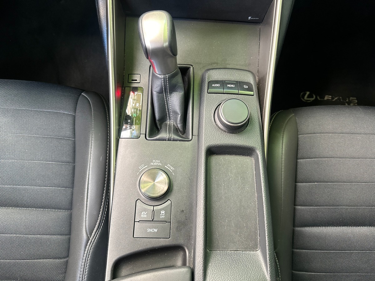Lexus IS300 H Business E-CVT 181 cv Entretien Lexus