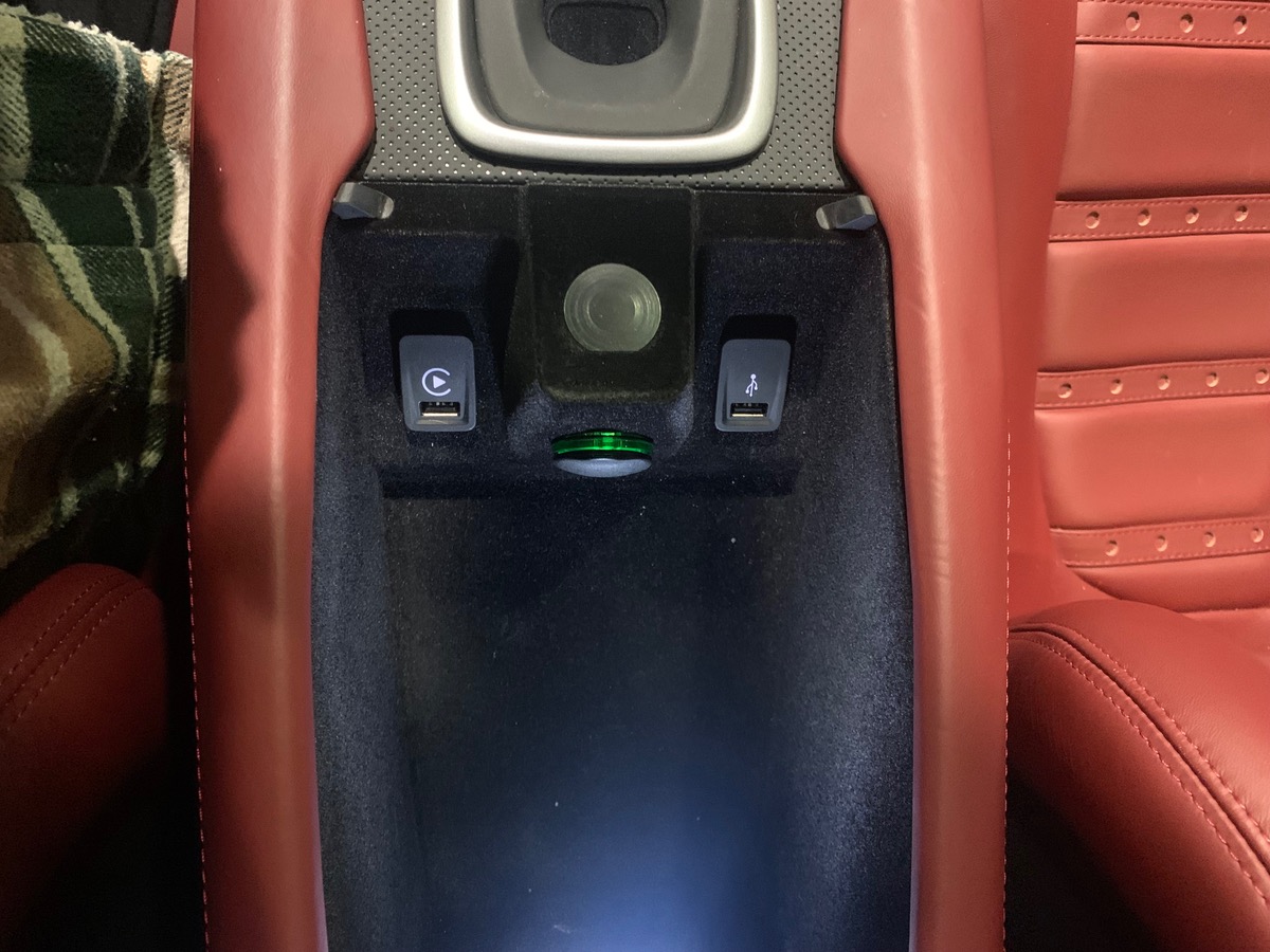 Ferrari GTC4LUSSO T 610 ch | V8 3.9 | Dernière révision constructeur à 22209 kms en 02/2025