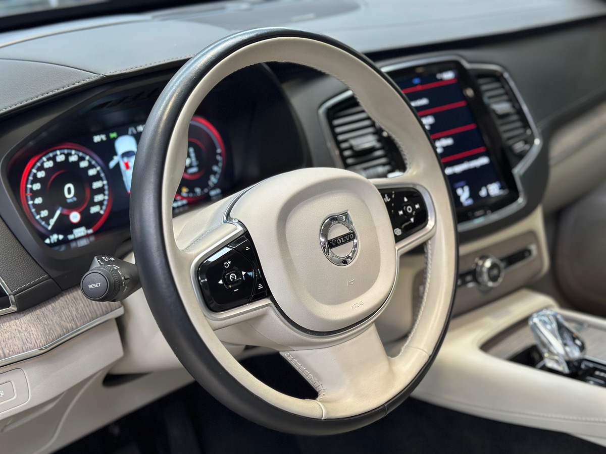 Volvo XC90 T8 Recharge Inscription Luxe AWD - 7 PLACES - 1ère Main - Attelage - FULL OPTIONS