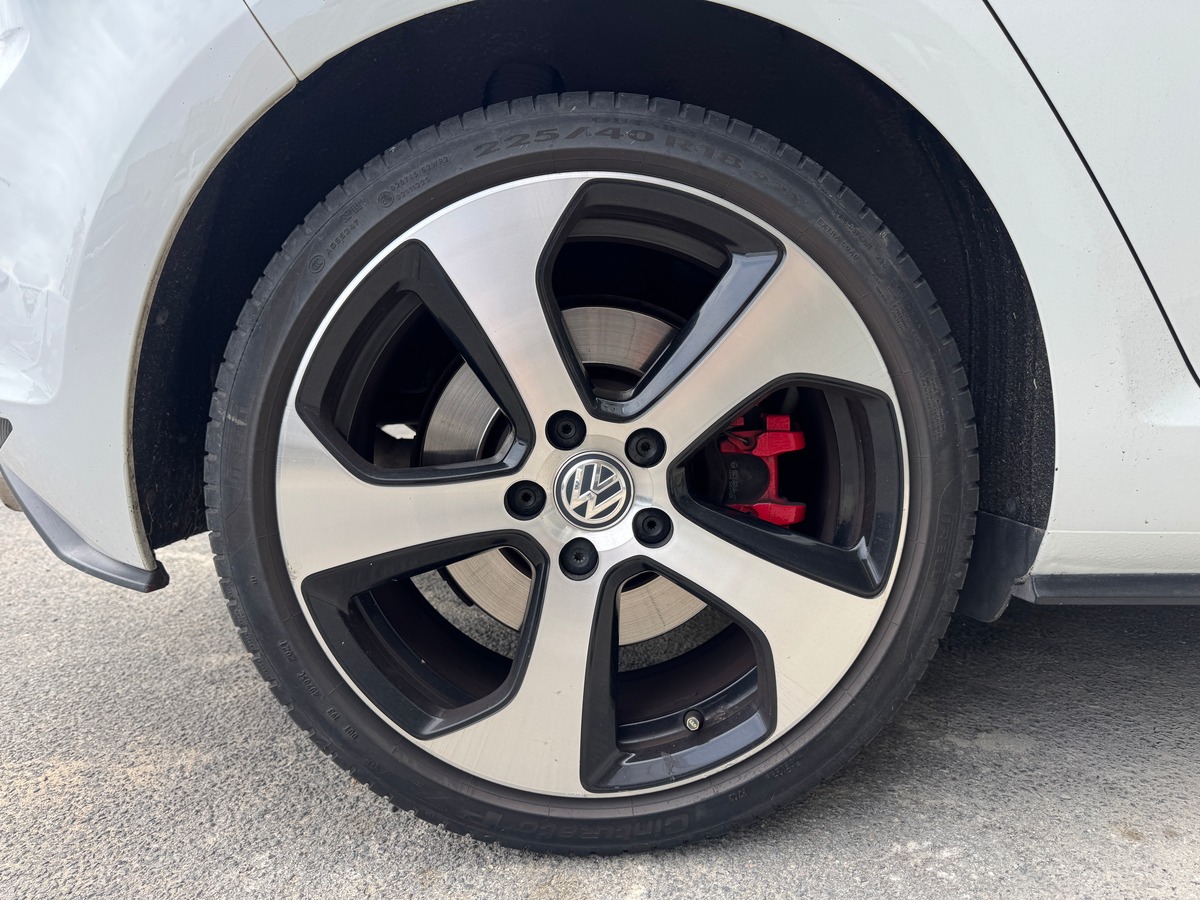 Volkswagen Golf 7 GTI 2.0 TFSI 230 cv BVM6 - Toit Ouvrant