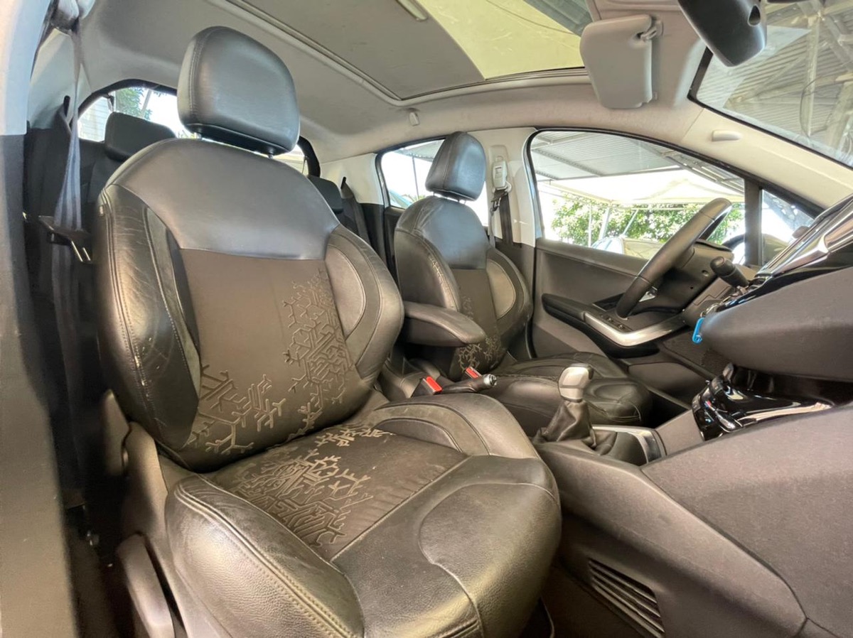 Peugeot 208 1.6 vti 120