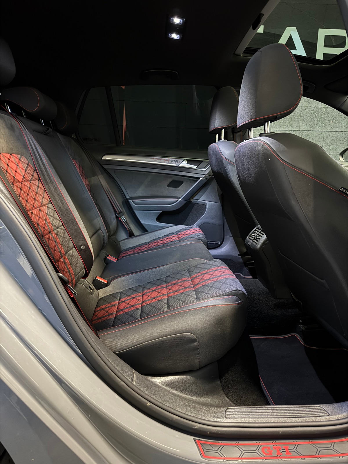 Volkswagen GOLF 7 GTI TCR 2.0 TSI 290CH DSG7 PURE GREY