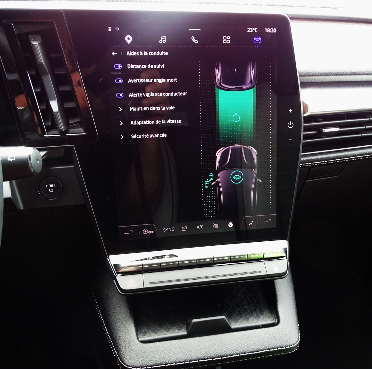 RENAULT MEGANE-E V E-TECH Ev60 220 Ch  ICONIC / SELLERIE BLANCHE / HARMAN KARDON / CARPLAY