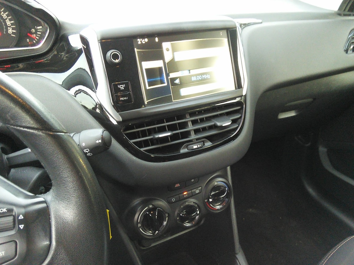 Peugeot 208 1.6 92 HDi Urban Soul - 5 PORTES  - REVISEE ET GARANTIE - DISTRIBUTION FAITE