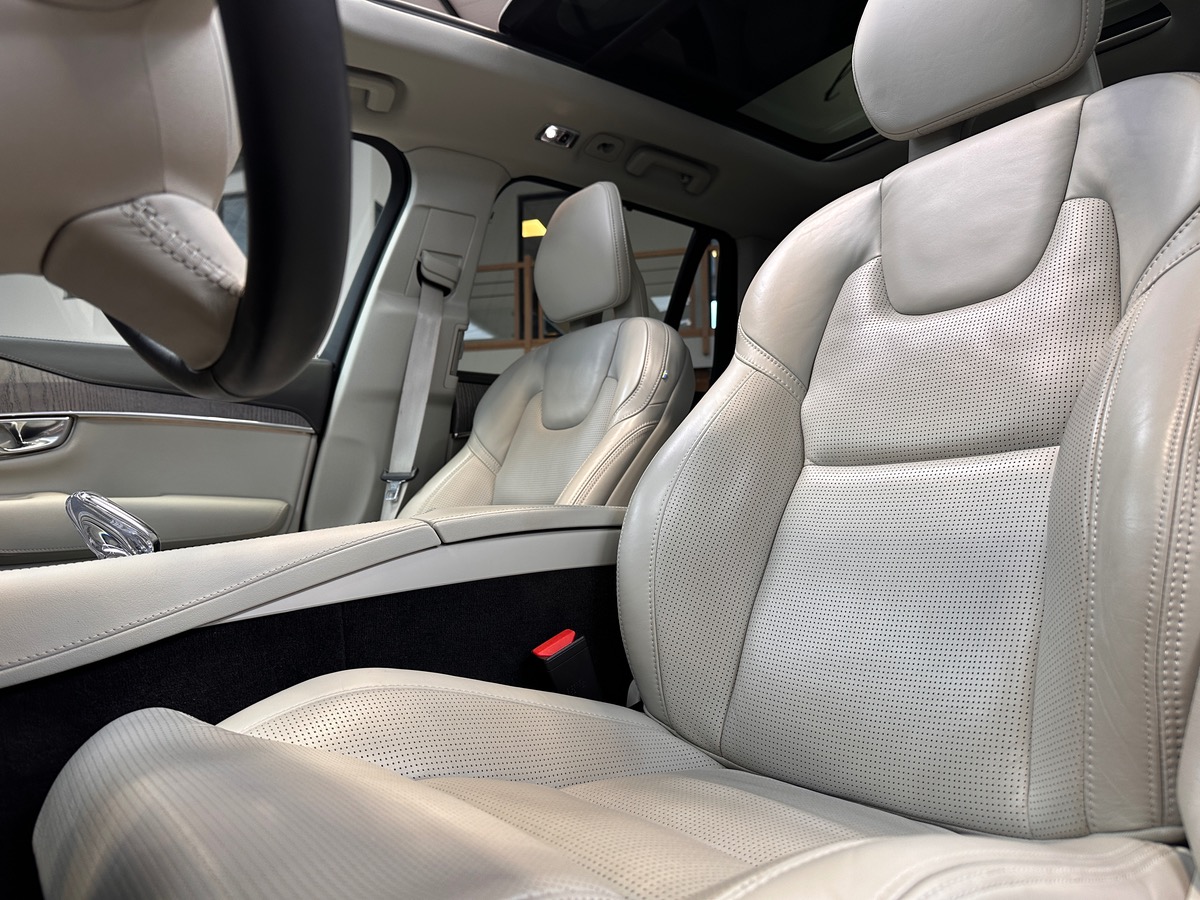 Volvo XC90 T8 Recharge Inscription Luxe AWD - 7 PLACES - 1ère Main - Attelage - FULL OPTIONS