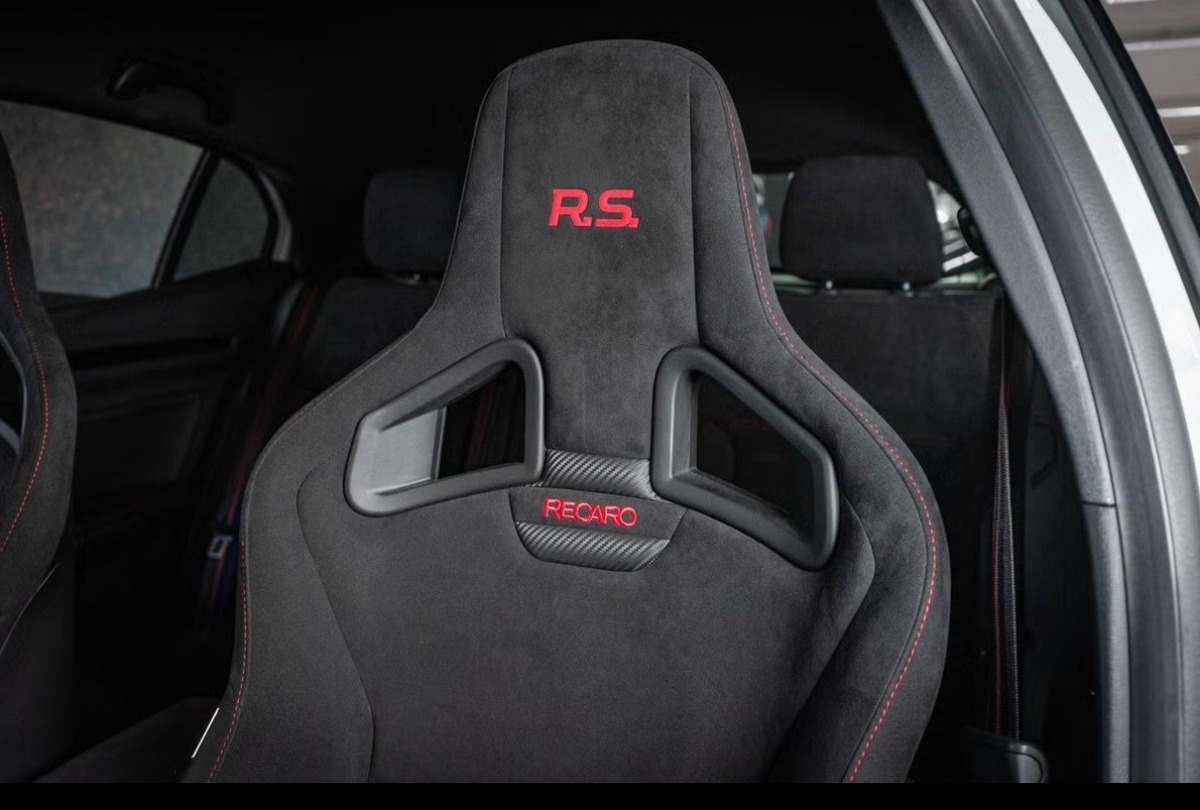 RENAULT Megane IV RS TROPHY RECARO