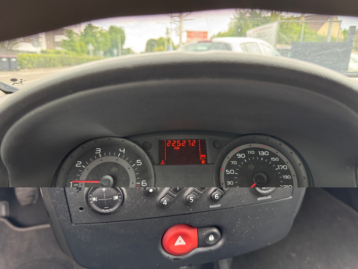 RENAULT Clio 1.2i 16v 75 AUTHENTIQUE
