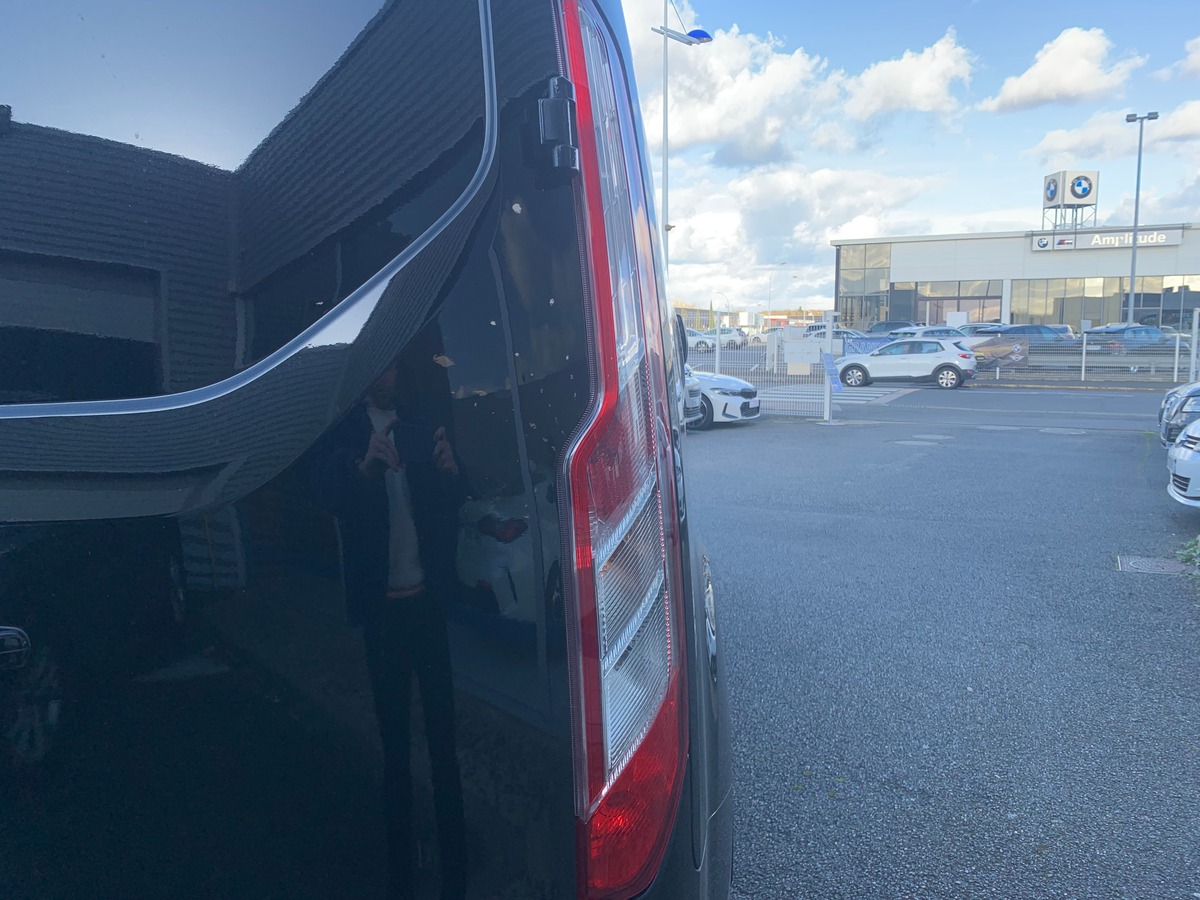 Ford TRANSIT CUSTOM 170 ch | 5 Places | TVA Récupérable