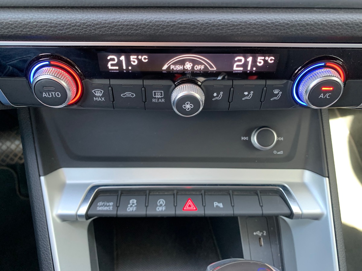 Audi Q3 Sportback 150 | Premiére MAIN | Design | Apple car play | Attelage amovible | Entretien AUDI