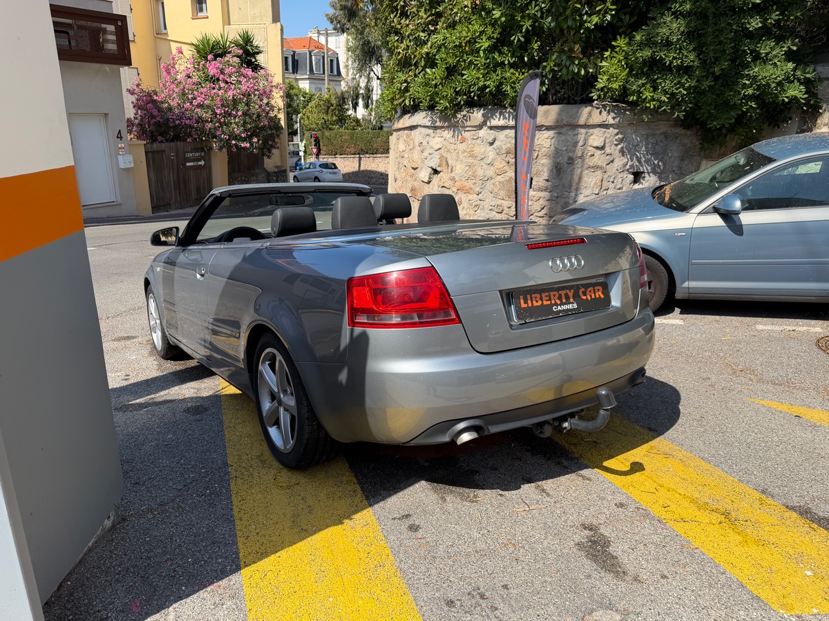 Audi A4 Cabriolet 2.0 TDi 140 CV / KM Réel / S Line /  Intérieur Cuir Tissu / Attelage / Jantes