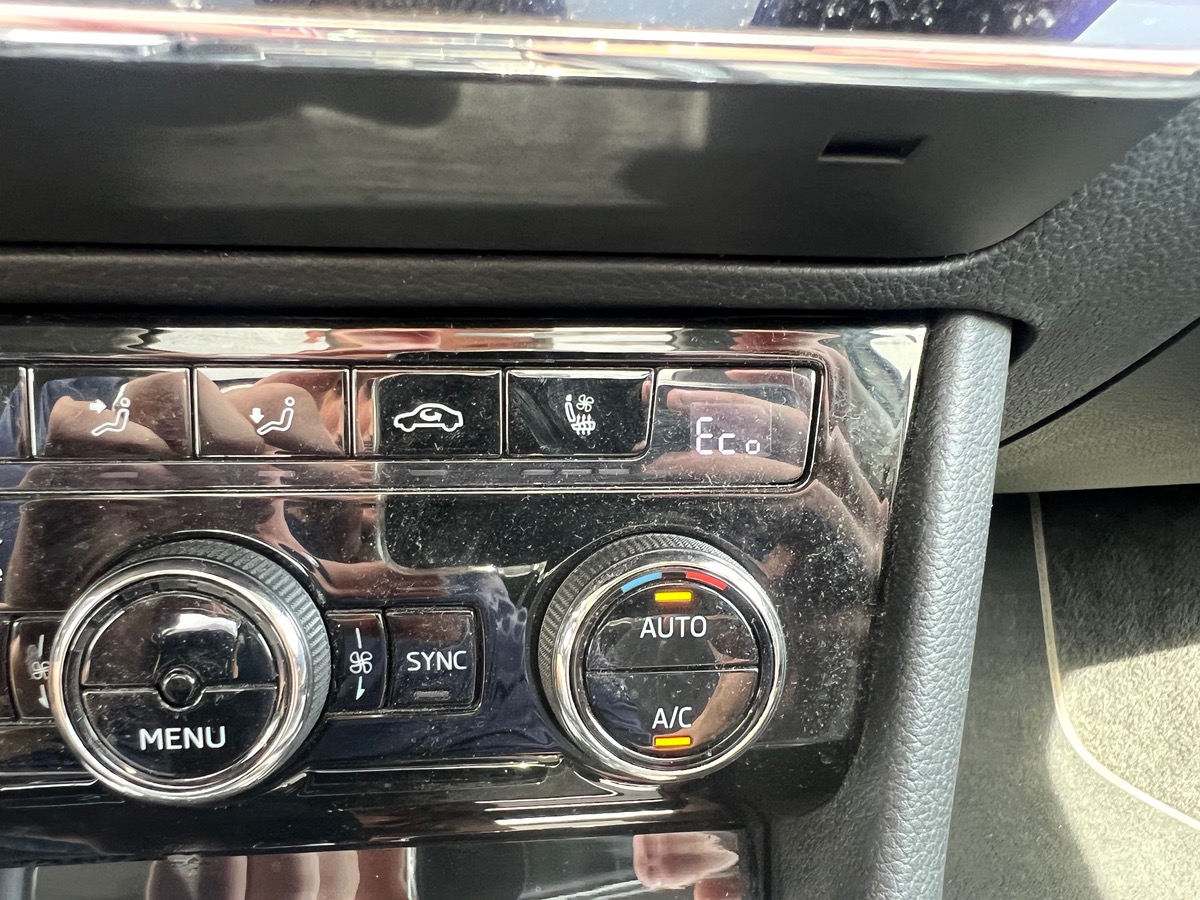 Skoda Superb Combi 1,4L TSI PHEV 218 LAURINE & KLEMENT, SUIVI COMPLET SKODA, 4 PNEUS COMPLETS  HIVER