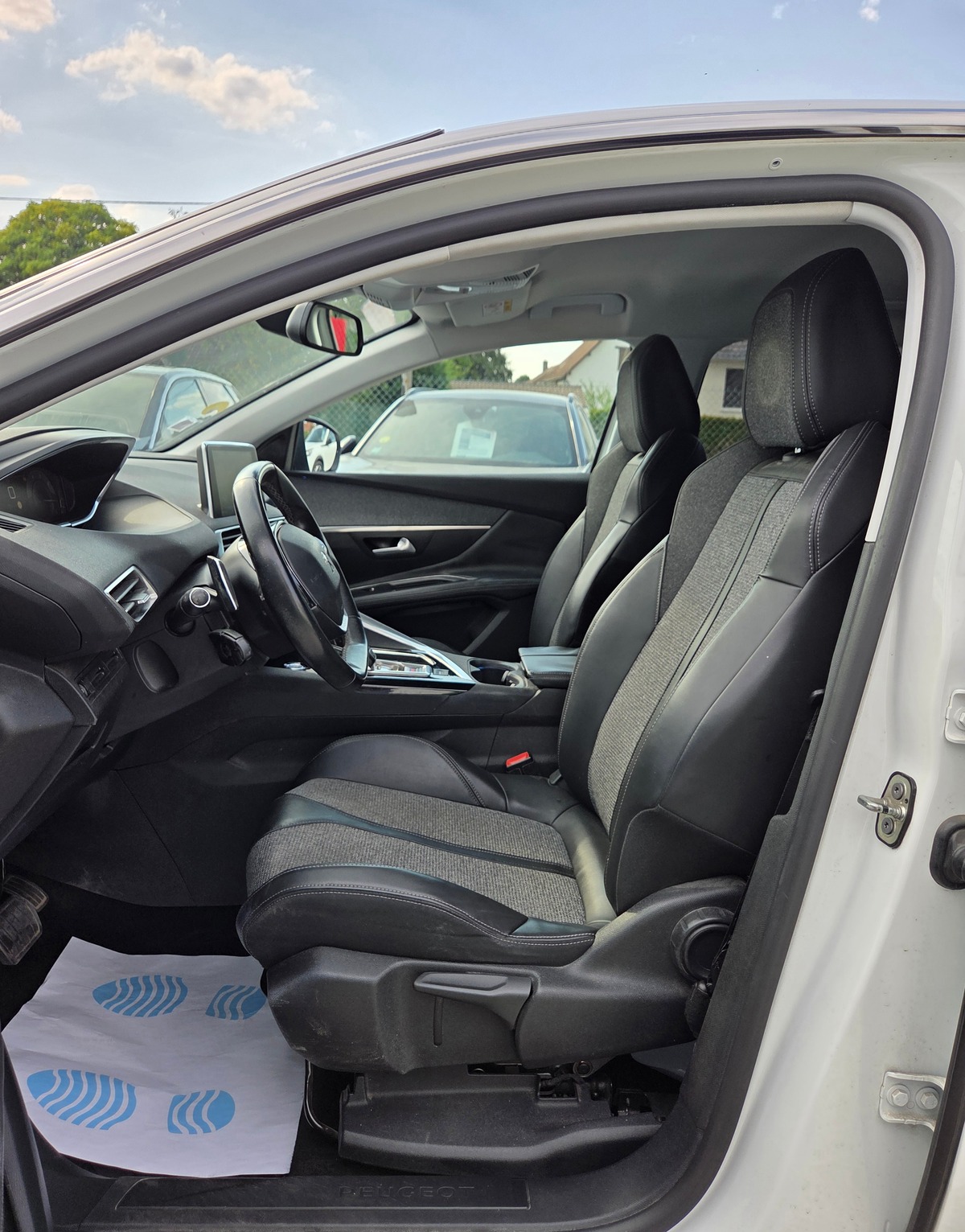 Peugeot 3008 1.6 BHDI 120 CV PACK ALLURE / 1*MAIN
