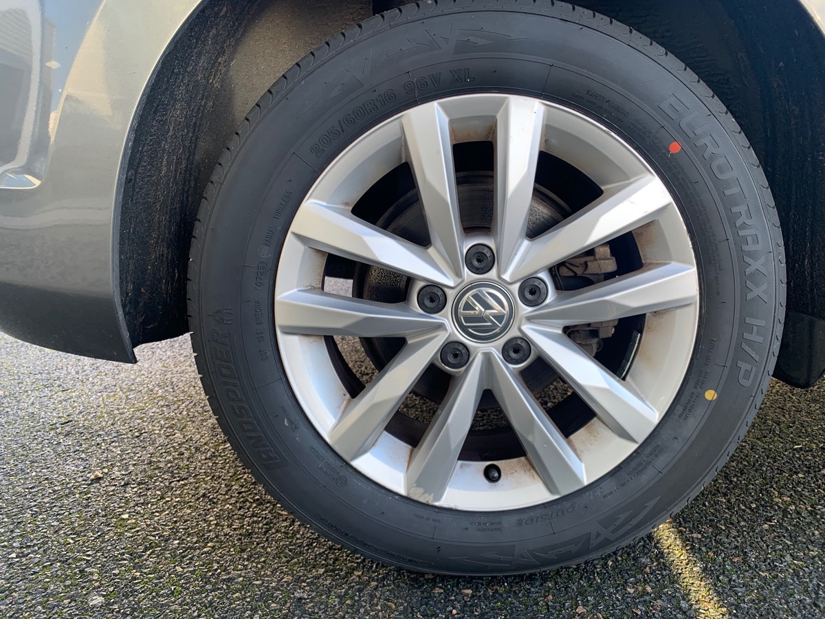 Volkswagen Touran 110 ch | 7 Places | Attelage | GPS | Radar de Stationnement Avant et Arriére