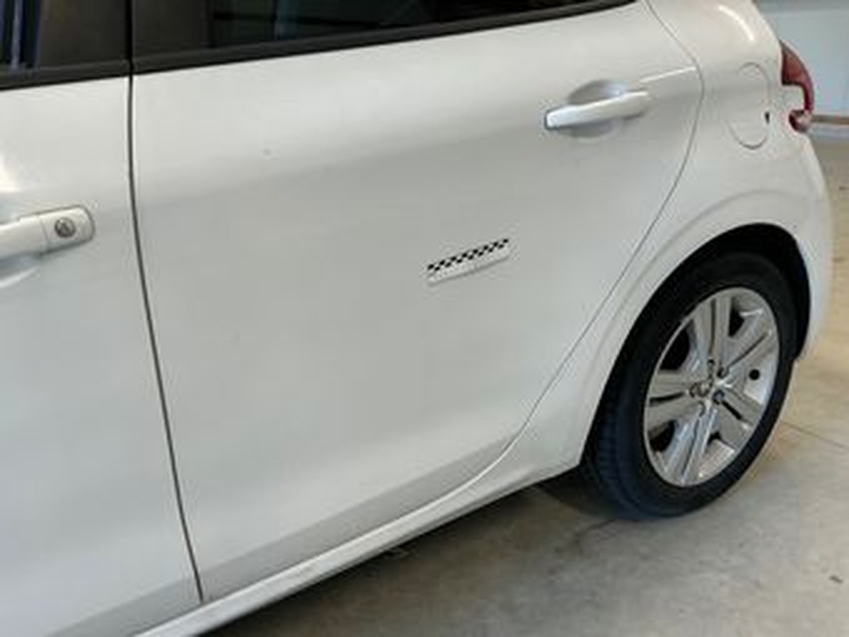 Peugeot 208 1.2 puretech disibution neuve garantie 6 mois
