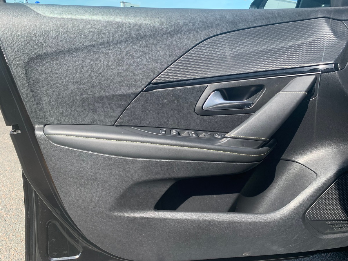 Peugeot 208 100 chevaux | GT | Apple car Play Android Auto | Caméra de recul | Régulateur vitesse