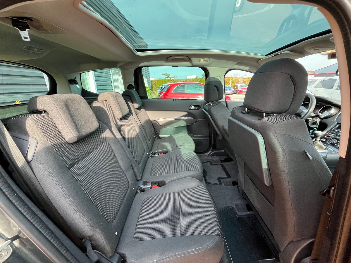 Peugeot 5008 Phase 2 1.6 e-HDi 120 ch ALLURE 7 PLACES
