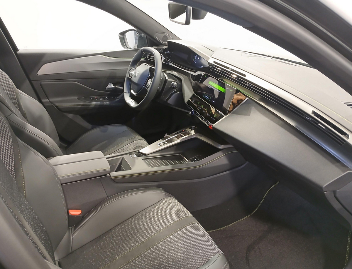 Peugeot 308 BlueHDi 130 ch S S EAT8 | GT | Mirror Screen | Plusieurs coloris dispo | Dernier en Noir