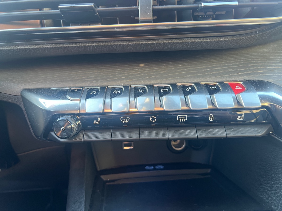 Peugeot 3008 HYbrid4 300cv GT EAT8, SUIVI COMPLET PEUGEOT, TOIT OUVRANT, SIEGES CHAUFFANTS/ MASSANTS