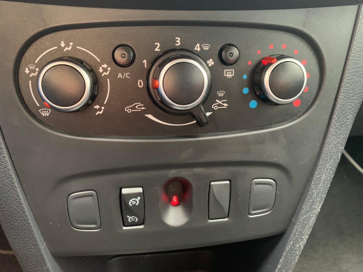 Dacia Sandero 90 ch | Lauréate | Phase 2 | GPS | Régulateur de vitesse | Climatisation | Bluetooth