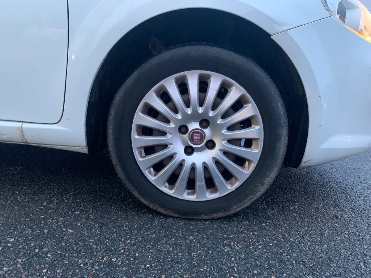 Fiat Punto 69 ch | Radio CD MP3 | Vitres avant électriques | Airbags | ABS | Commandes Radio volant