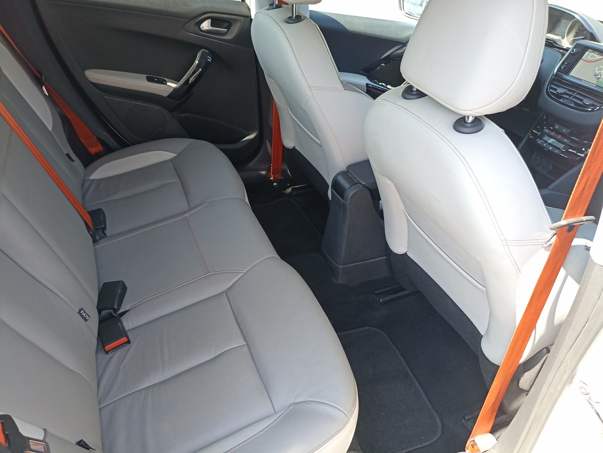 Peugeot 208 1.6 HDI 115 ROLLAND GARROS