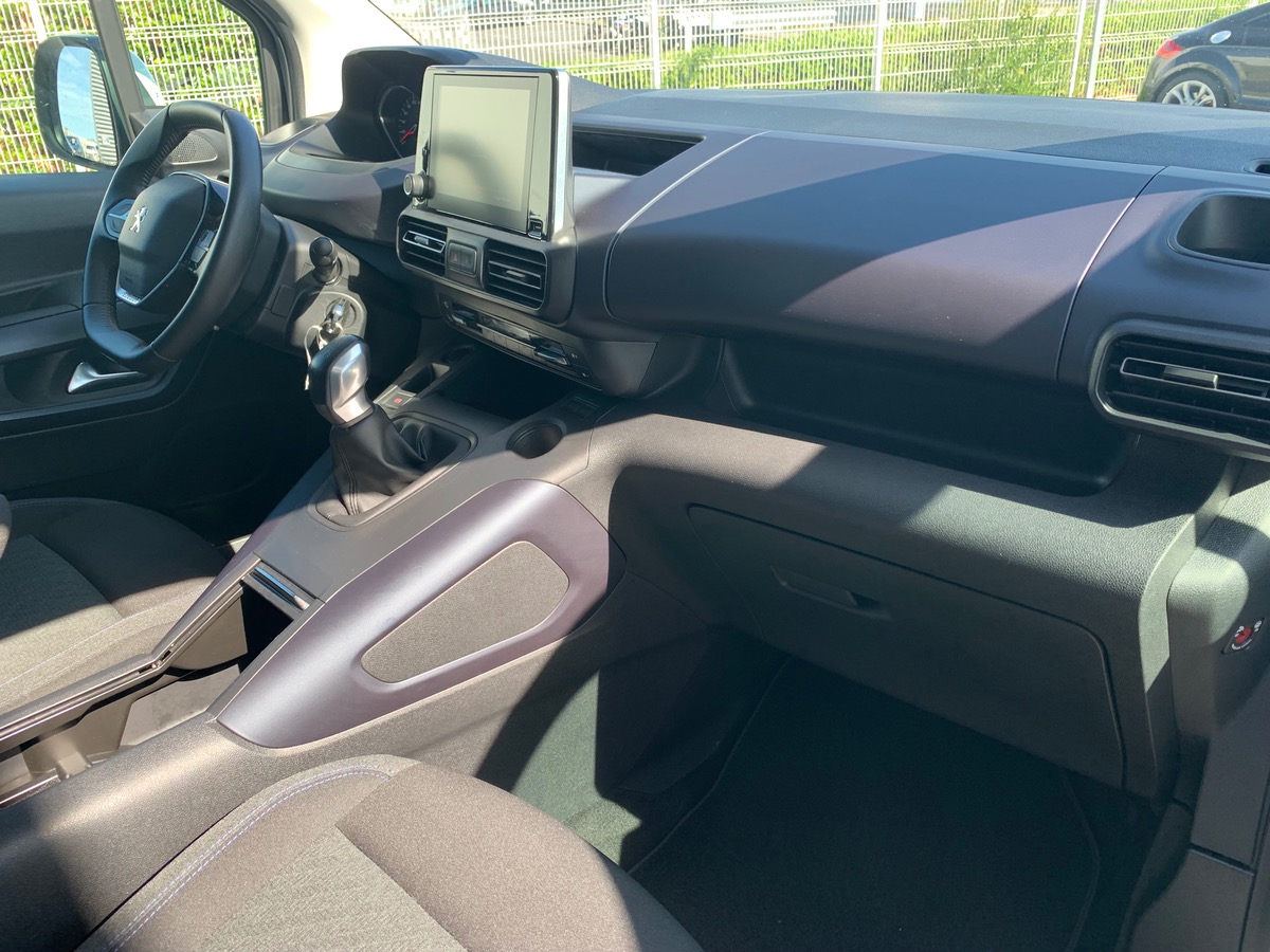 Peugeot Rifter 102 ch | Allure | 7 places | GPS | Roue de secours | Radar de stationnement arriére