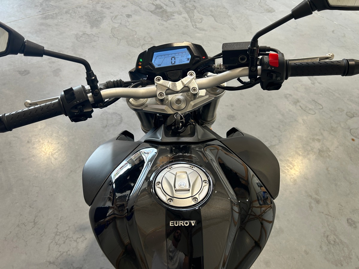 VOGE 500 R - 1ÈRE MAIN - FAIBLE KM - GARANTIE