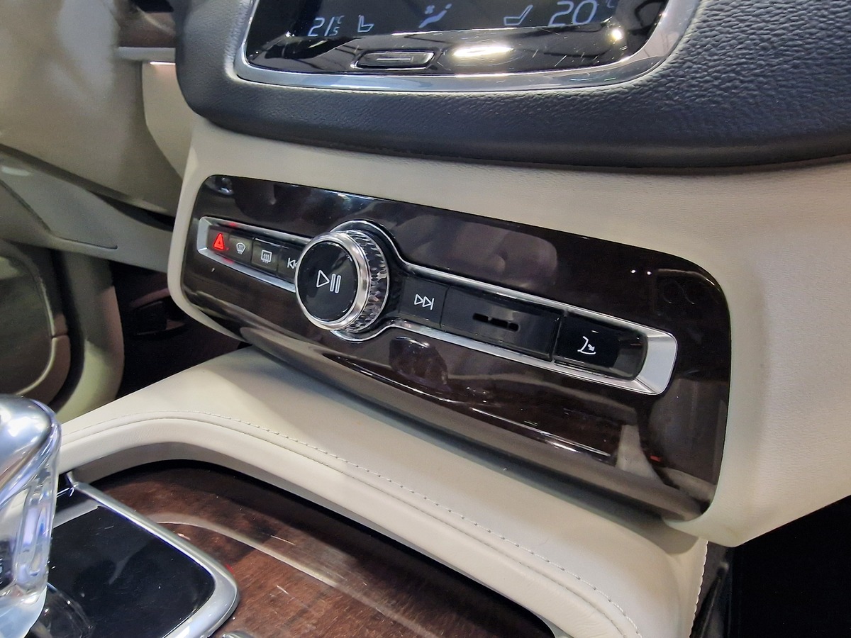 Volvo XC90 2.0 T8 INSCRIPTION LUXE 390 TVA RECUPERABLE 7 PLACES II E
