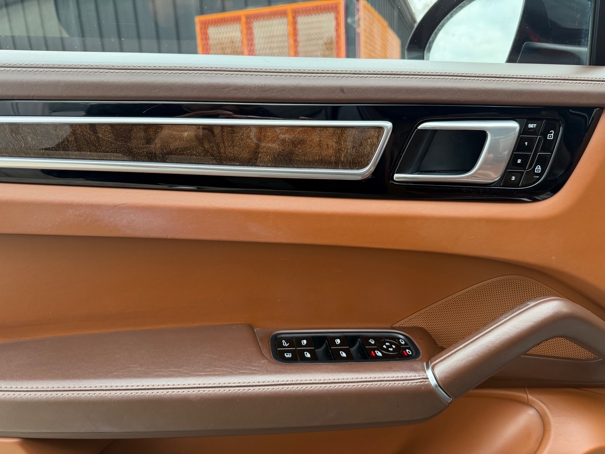 Porsche Cayenne E-Hybrid 3.0 V6 462 ch Tiptronic BVA S/ Véhicule Français/ Toit Ouvrant/GTIE 12 MOIS