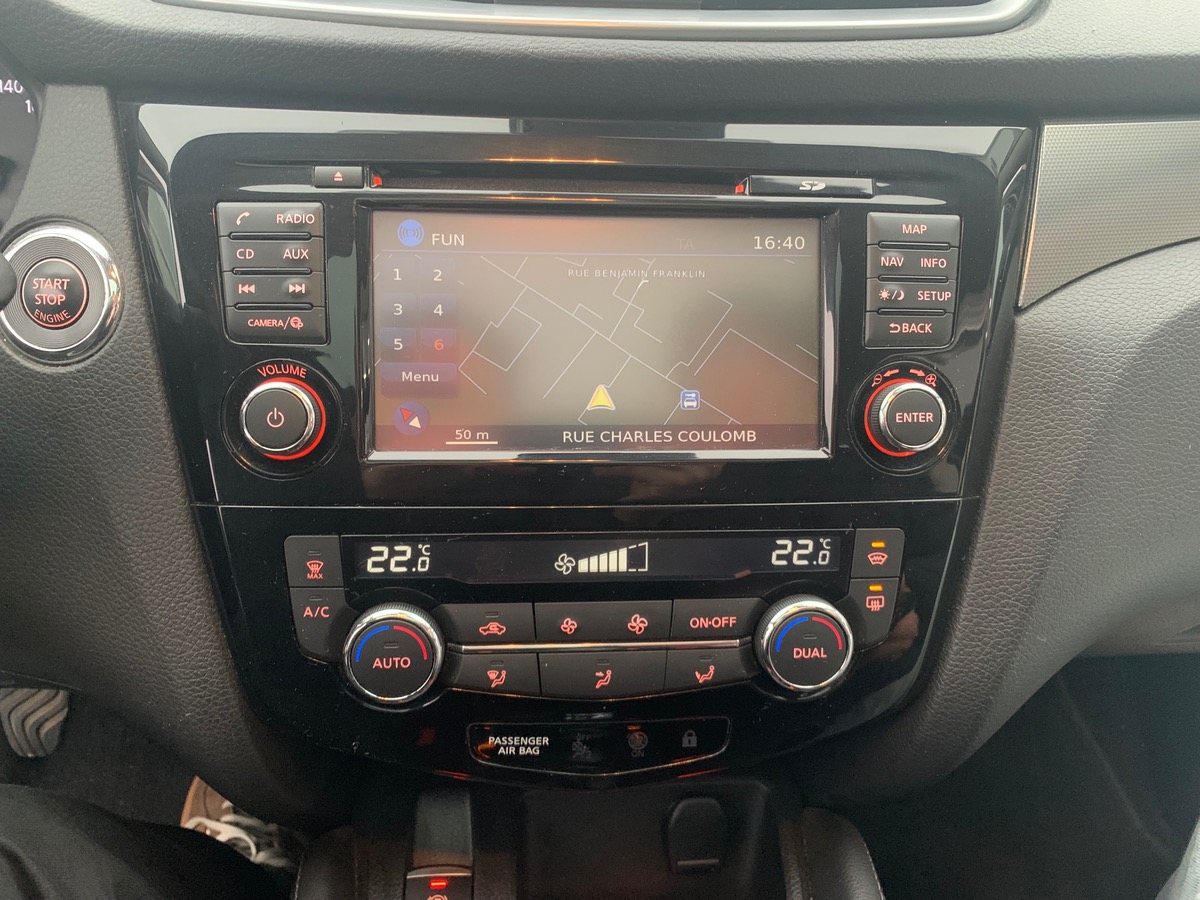 Nissan Qashqai 130 ch | Tekna | Toit Panoramique | Caméra 360° | GPS | Attelage | Barres de Toit