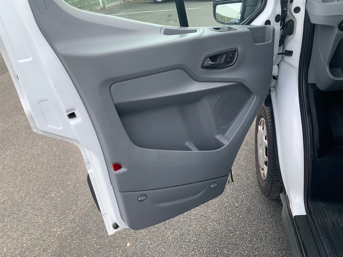 Ford TRANSIT 130 ch | Attelage | Régulateur de vitesse | Bluetooth | Plancher bois et latérale