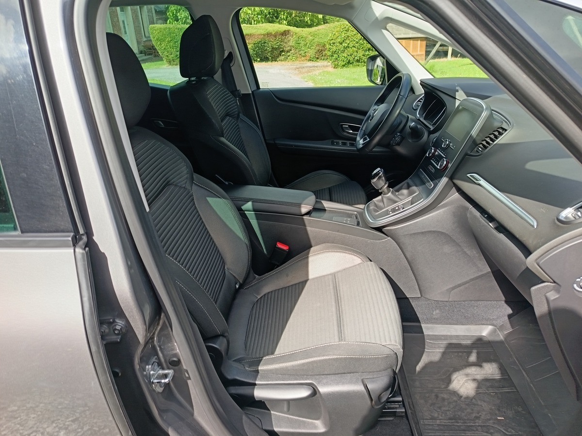 RENAULT Megane Scenic 1.5 dci 110 ch