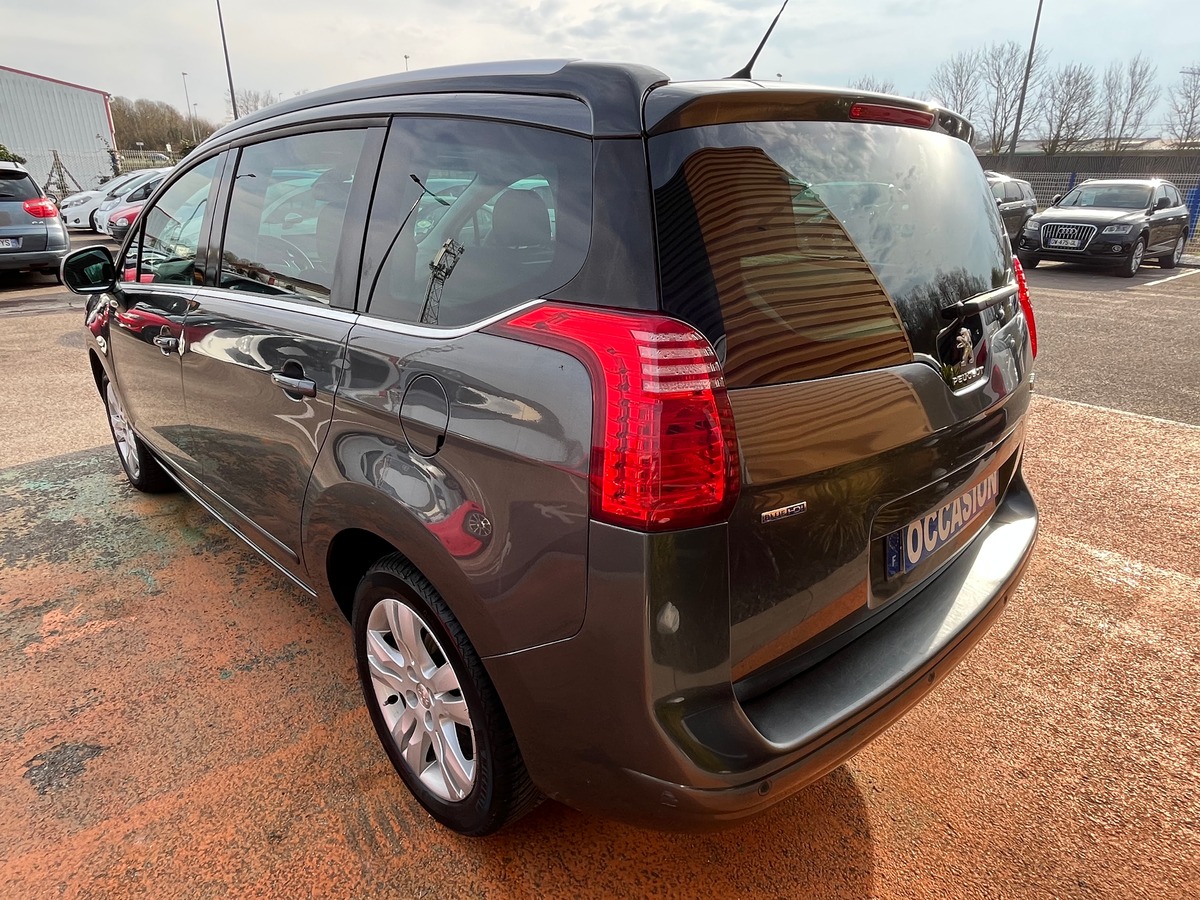 Peugeot 5008 Phase 2 1.6 e-HDi 120 ch ALLURE 7 PLACES