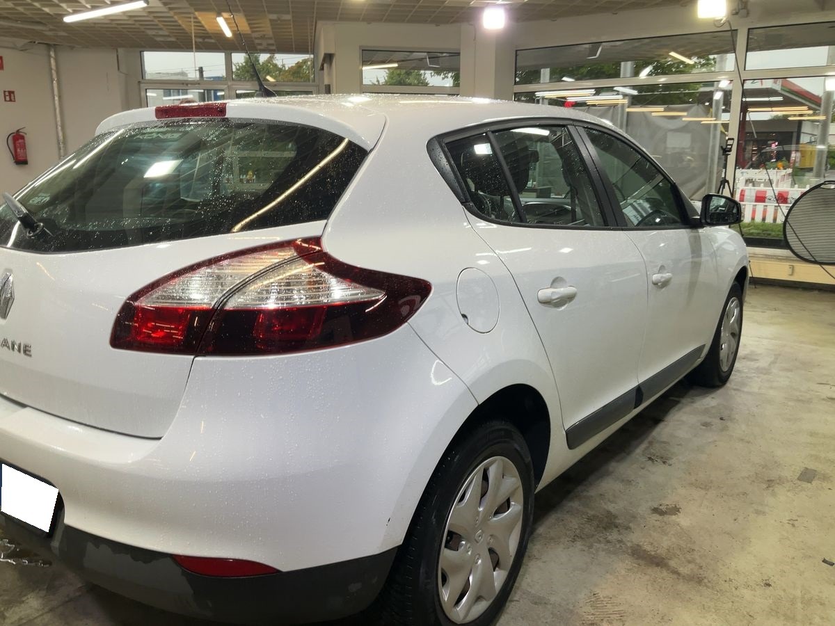 RENAULT Megane III 1.6i 16v 110 Authentique