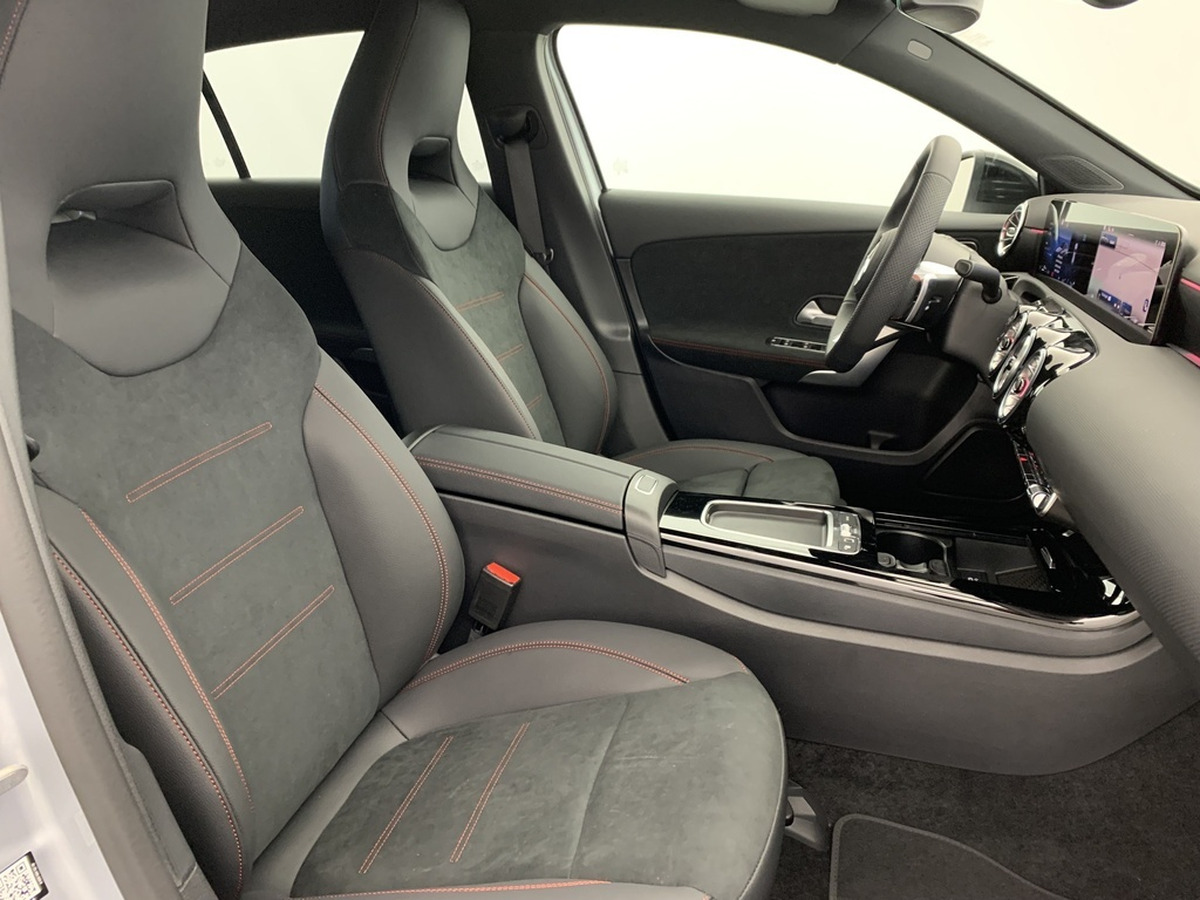 Mercedes-Benz Classe A 150 ch | 200 d 8G-DCT AMG Line | Éclairage d'ambiance | PLUSIEURS COLORIS