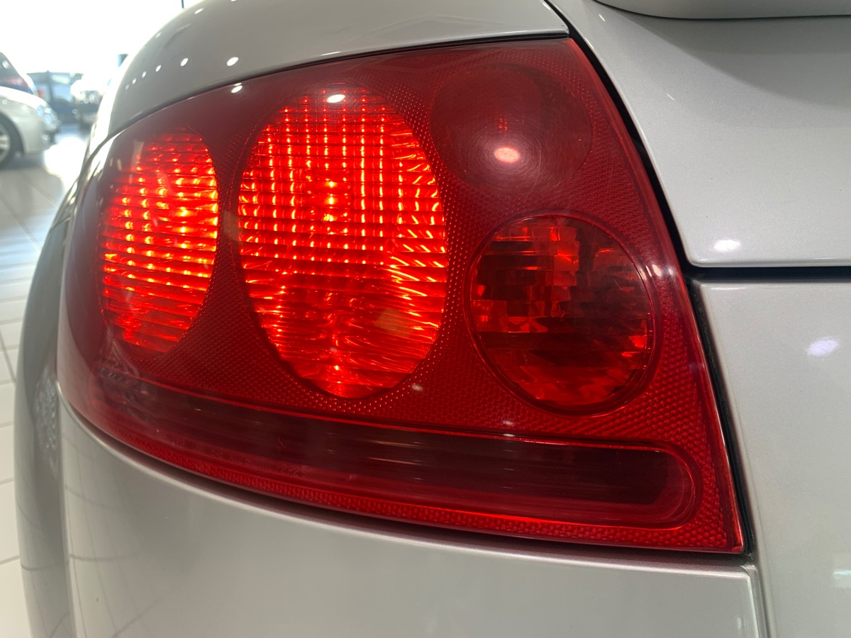 Audi TT 180 ch | Cuir | Radio | Distribution et Pompe à eau ok | Jantes Alu | Airbags