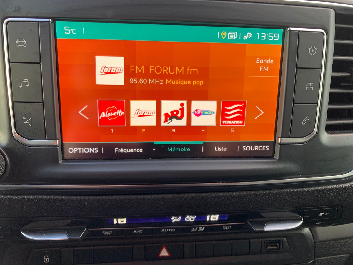 Citroën Spacetourer 120 ch | FEEL | 8 places | Attelage | Régulateur vitesse | Radar stationnement